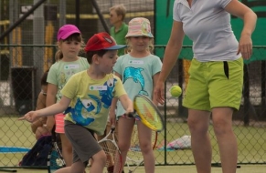Tenis červen