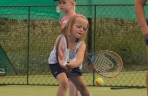 Tenis červen