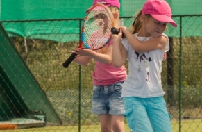 Tenis červen