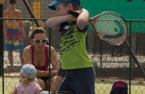 Tenis červen