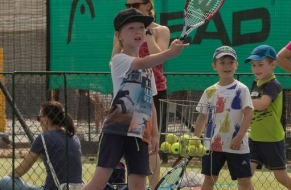 Tenis červen