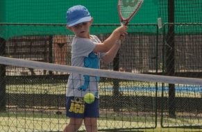 Tenis červen