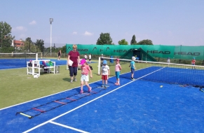 Tenis červen